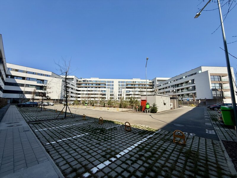 Apartament cu piscina si gradina proprie, nou, la prima inchiriere