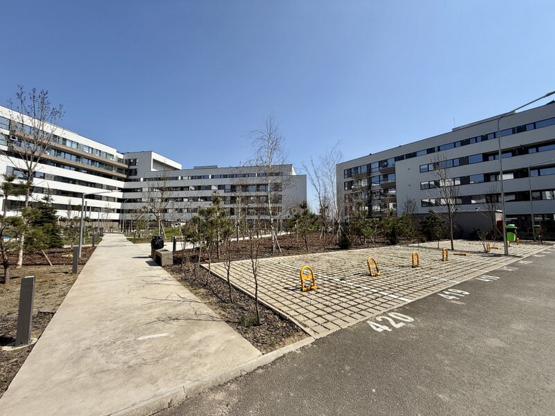 Apartament cu piscina si gradina proprie, nou, la prima inchiriere